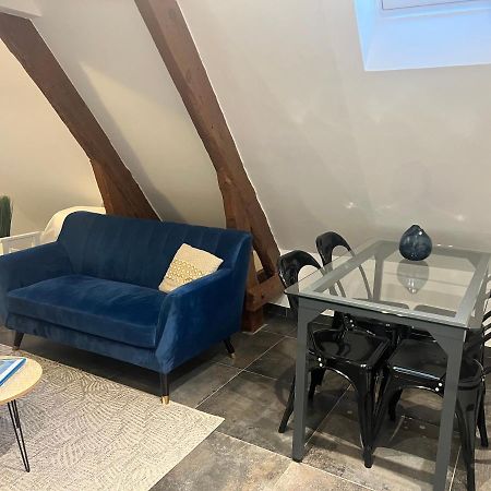 Les Suites Du Colonel فان المظهر الخارجي الصورة