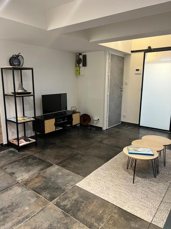 Les Suites Du Colonel فان المظهر الخارجي الصورة