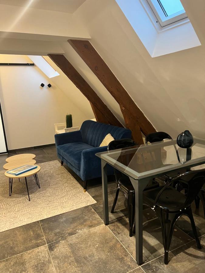 Les Suites Du Colonel فان المظهر الخارجي الصورة